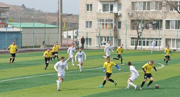 «Факел» и «Славянка» вступают в футбольный сезон 2017 года