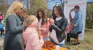 Поклонимся великим тем годам…