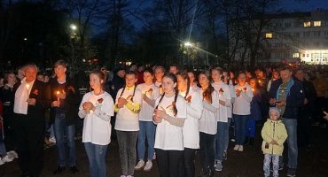 Поклонимся великим тем годам…