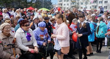 Поклонимся великим тем годам…