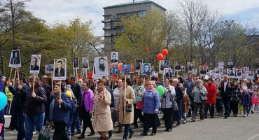 Поклонимся великим тем годам…